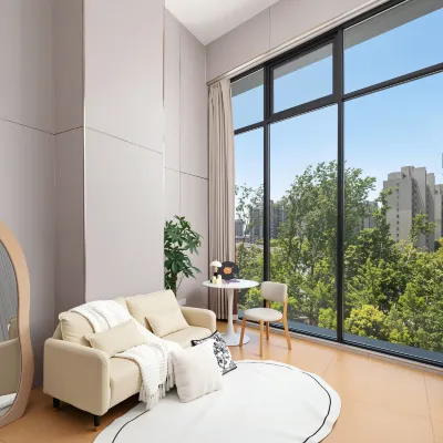 Such as Yuanmo Crystal Hotel Apartment (New International Expo Center Yanggao South Road Store) โรงแรมใกล้สถานีหลงหยางโรด