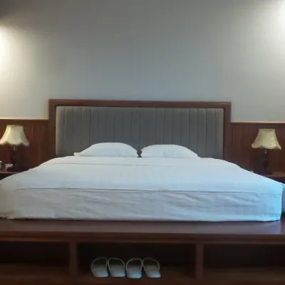 SAKURA BUILDING HOTEL & RESTAURAND โรงแรมใกล้Bach Dang Lake