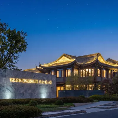 Yangzhou Seclusive Life Hot Spring Resort Hotels near Daming Temple