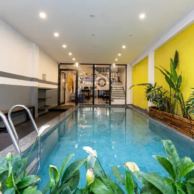 Two Horses Hostel 민 안 주변 호텔