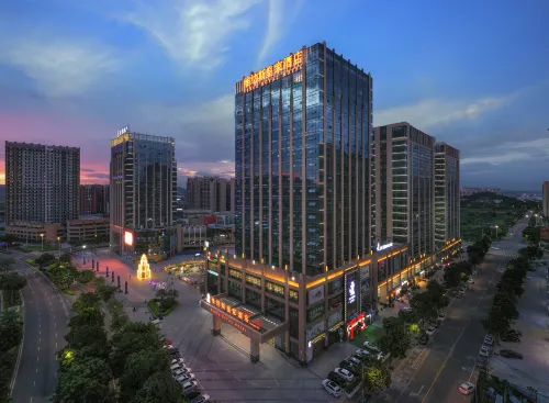 Venus Royal Hotel （Wuzhou Railway Station Meiguihu Park Branch） - 4-Star