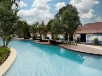 Coliwoo Resort Changi - 주차장