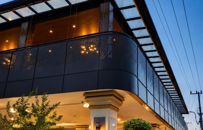 GOLDEN SEASON HOTEL