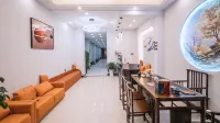 Yunfeng Audio-Visual Boutique Stay - parking