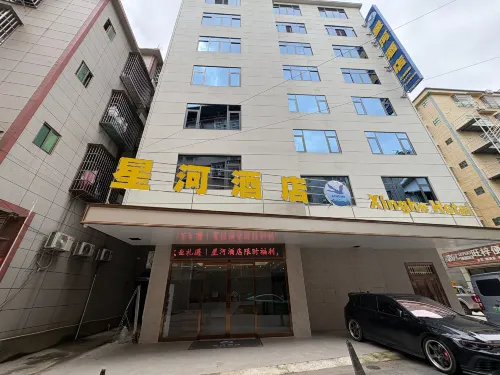 六景星河酒店 - 停車場