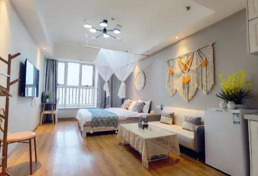 Aurora Apartment (Yangzhou Wanda Store)
