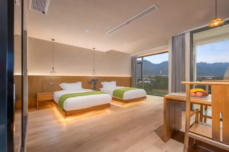 Floral Lux Hotel ·Jiuhuashan Fuyun Yueshan Hotel Отели рядом с достопримечательностью «Jiu Hua Shan Dayuan Buddhist Culture Park»