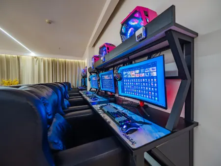 Habitat Yu Hotel (Xinyuecheng Shopping Plaza) Отели рядом с достопримечательностью «Xinxiang Medical University»