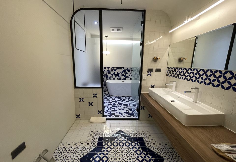 8 도어 게스트 하우스