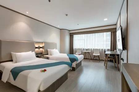 Chongqing Jiefangbei Hongyadong Fuyue Rezen Hotel