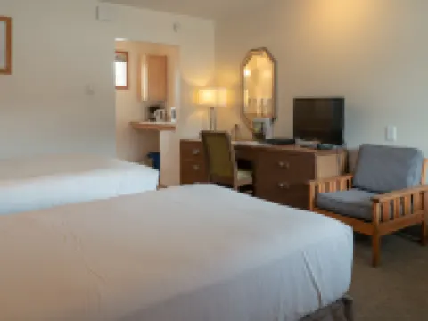 Rocky Mountain Ski Lodge Hotels in Canmore