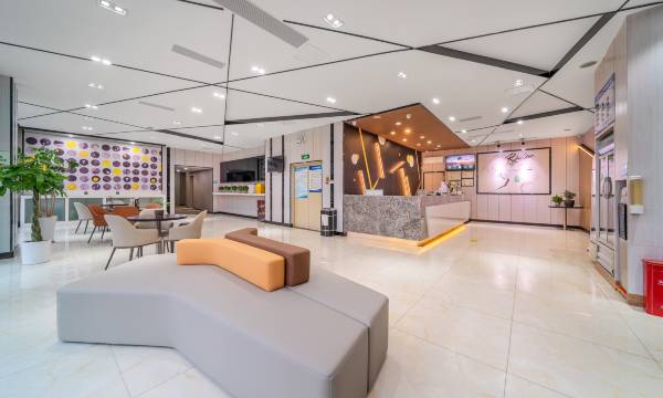 IU Hotel (Chongqing Yangjiaping Pedestrian Street Subway Station)