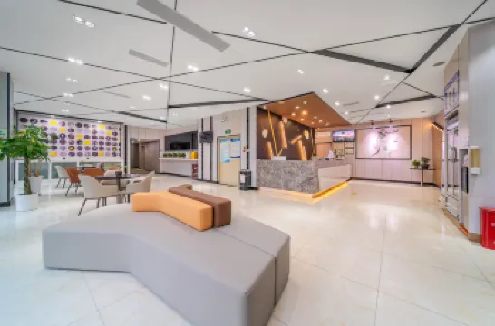 IU Hotel (Chongqing Yangjiaping Pedestrian Street Subway Station) Hotels near VERO MODA