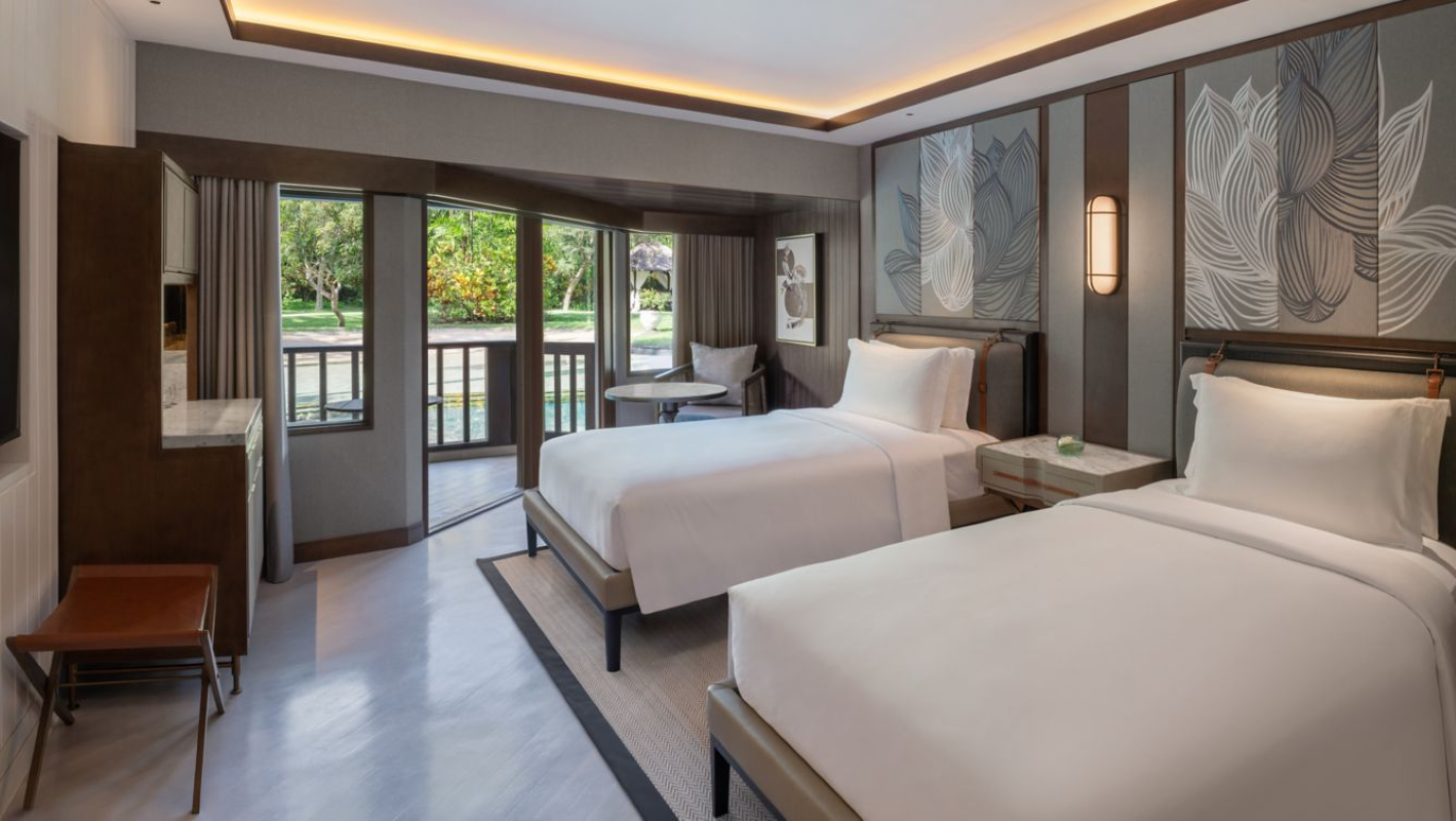 ゲストルーム、ダブルベッド2台、ラグーンビュー、ラグーンアクセス ザ ラグーナ ア ラグジュアリー コレクション リゾート&スパ ヌサドゥア バリの写真