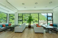 Kangding Tea Horse Qingqing Luxury Hotel (Caiyuanzi Branch)