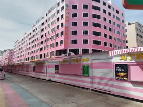 Zhaotong Yunju Hotel (Xinggeng Sinology Culture Park and Hejing Square Branch)