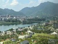 Vienna International Hotel (Hezhou Zhaoping Government Affairs Center) فنادق في جاوبينغ