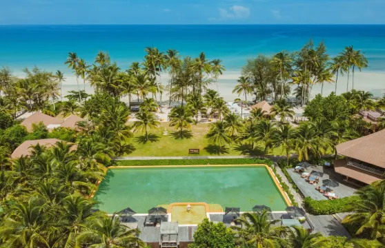 旺季泳池水療別墅