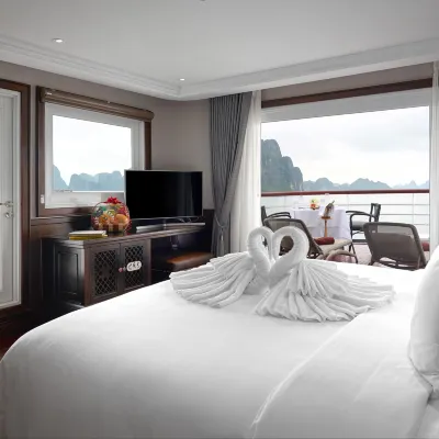 Paradise Grand Cruise Hotels near Dinh Huong Island