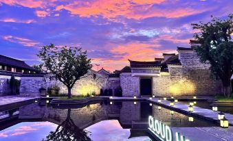 Ningbo Cloud Hotel (Cicheng Ancient County Chengchenghuang Temple)