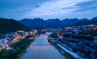 BAMBOO BOAT Zhixuan Hotel (Renhuai Maotai Town Tianniang Scenic Area) - Housity