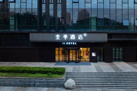 JI Hotel (Chongqing University Town Xijie) Отели рядом с достопримечательностью «Chongqing Vocational College of Electronic Engineering University City Campus - Mechanical and Electrical Engineering Center»