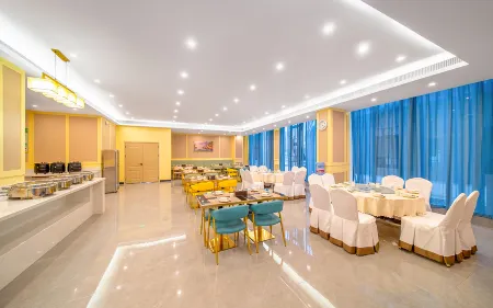 Vienna Hotel (High-speed Railway Station Green Bocheng) Отели рядом с достопримечательностью «Wenchang College»