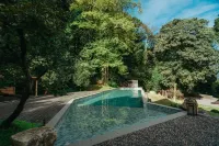 Emeishan XiaoshanQing Luxury Resort (Dawnhill） Hotels in Emeishan City