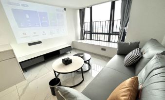 Yijia Apartment (Jiangmen East Station Jianghai Wanda)