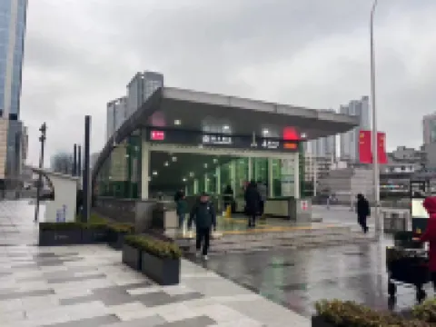 Lanjing High Altitude River View Hotel (Wuyi Square Peiyuanqiao Subway Station)