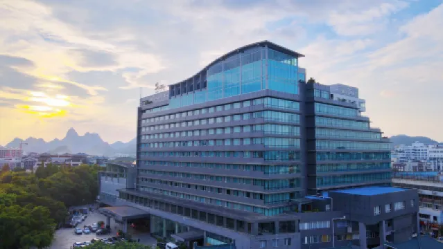 Lijiang Waterfall Hotel