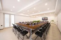 Yuerong Hotel (Liaoyang Liaohua Tesco)