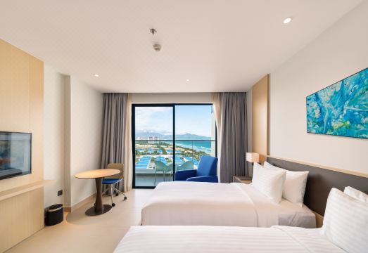 A SEAVIEW HOTEL AT CAM RANH NEAR THE AIRPORT