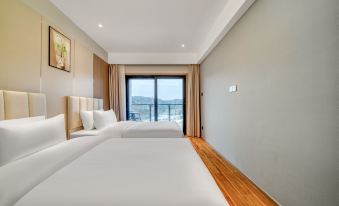 YOLO Repulse Bay Yacht Hotel