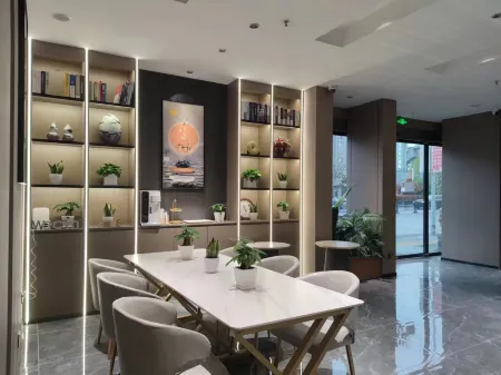 Huashu Hotel Отели рядом с достопримечательностью «Shanghai Second Polytechnic University Nanyang Teaching Department»