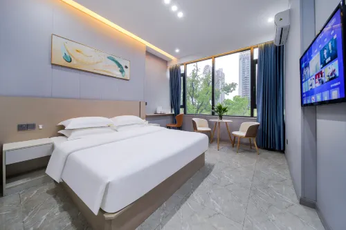 Caifa Hemei Hotel (Zhongnan University of Economics and Law Branch)
