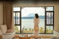 Lugu Lake Front Lake·Yueyao Lakeview Resort Hotel Hotels in Ninglang