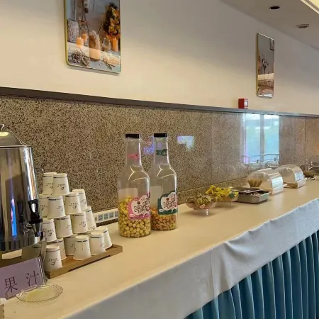 Zhiting Hotel (Zhengzhou Railway Station Erqi Square)