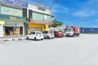 OYO 90869 Hotel Madeena Inn Hotel dekat Masjid Kampung Salak Tinggi