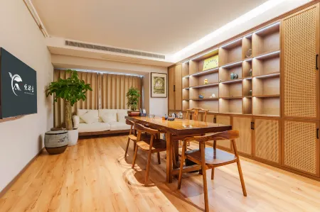 Huayin Yuesiji Hotel Отели рядом с достопримечательностью «Tongguan Yellow River Ancient Ferry»