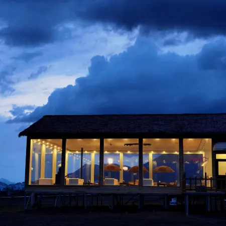Yilai Elaine · Hechuan Yunjin Wild Luxury Camp