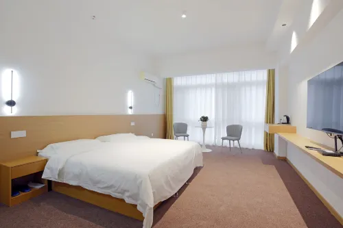 Jiuyue Yinghua Hotel (Weifang Railway Station)