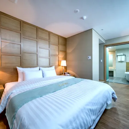 Xenia hotel Отели рядом с достопримечательностью «Дендрарий Халла»