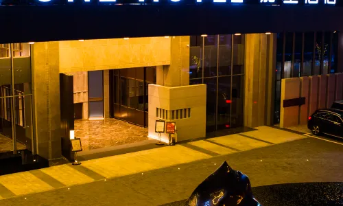 J ONE HOTEL