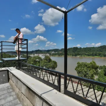 Leshan Futai Homestay (Zhanggong Bridge)