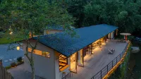 courtyard of chinoiserie Hotel