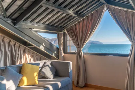 Cangyue Qionglou Lake View Holiday Hotel