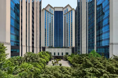 Sheraton Hanoi West Отели рядом с достопримечательностью «Thanh Do University»