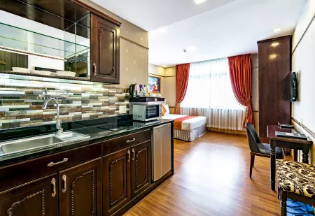 Collection O Emerald Luxury Apartment - Near SECC