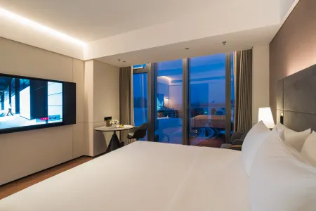 IntercityHotel Shanghai Xuhui Binjiang International Media Port Отели рядом с достопримечательностью «Shanghai Harbor Longwu Harbor Company Wharf»